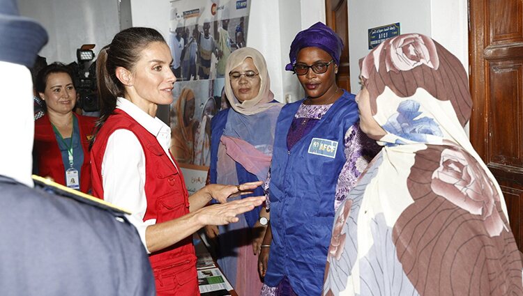 La Reina Letizia visita el proyecto integral de atención a las víctimas de violencia de género en Mauritania