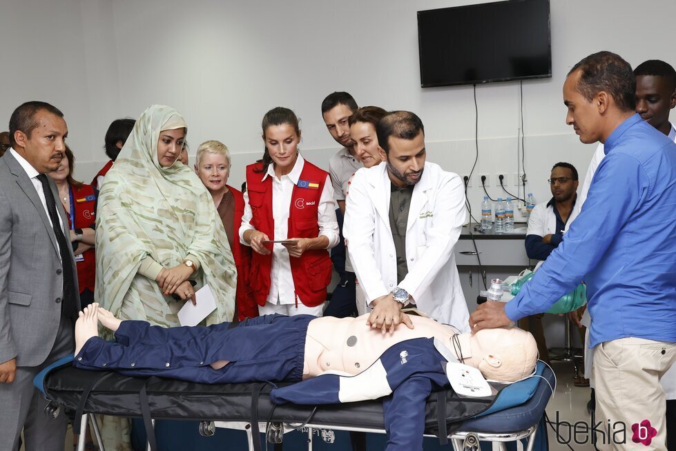 La Reina Letizia en una visita a la universidad de Nuakchot en Mauritania