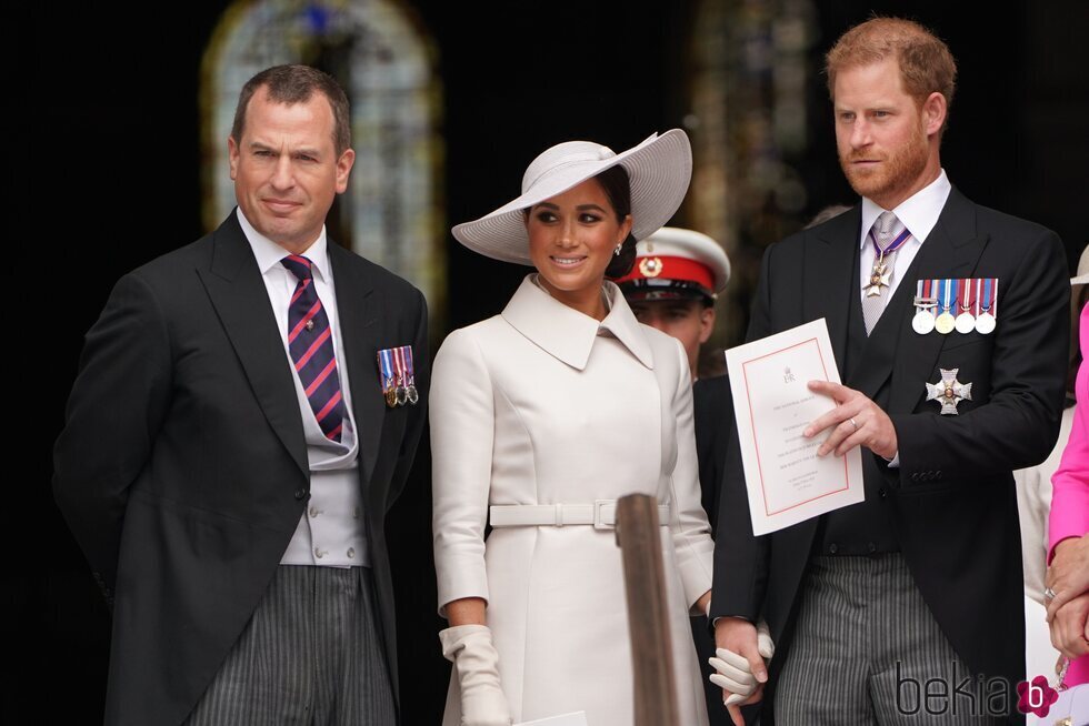 Peter Phillips y el Príncipe Harry y Meghan Markle en el Servicio de Acción de Gracias por el Jubileo de Platino