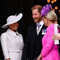 El Príncipe Harry y Meghan Markle y Zara Phillips en el Servicio de Acción de Gracias por el Jubileo de Platino