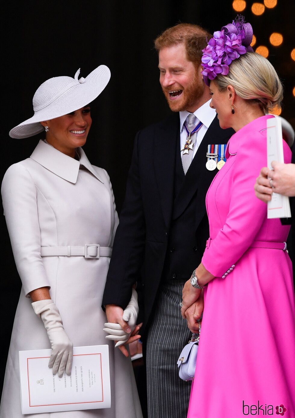 El Príncipe Harry y Meghan Markle y Zara Phillips en el Servicio de Acción de Gracias por el Jubileo de Platino