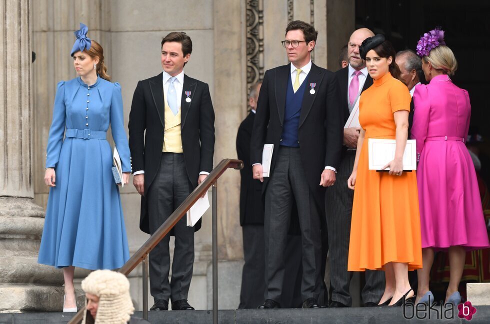 Beatriz de York y Edoardo Mapelli Mozzi, Eugenia de York y Jack Brooksbank y Mike Tindall en el Servicio de Acción de Gracias por el Jubileo de Platino