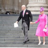 Zara Phillips y Mike Tindall a la salida del Servicio de Acción de Gracias por el Jubileo de Platino