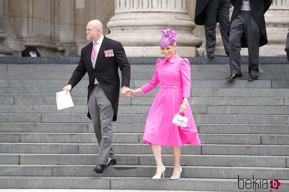 Zara Phillips y Mike Tindall a la salida del Servicio de Acción de Gracias por el Jubileo de Platino