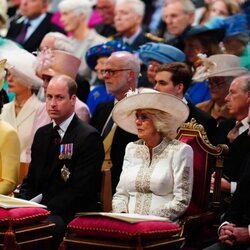 El Príncipe Carlos y Camilla Parker y el Príncipe Guillermo y Kate Middleton en el Servicio de Acción de Gracias por el Jubileo de Platino