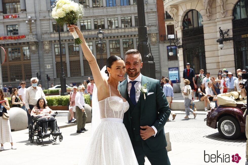 Vania Millán y Julián Bayón el día de su boda