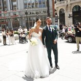 Vania Millán y Julián Bayón en la celebración de su boda