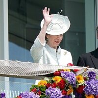 La Princesa Ana y Sir Timothy Laurence en el Derby de Epsom 2022 por el Jubileo de Platino