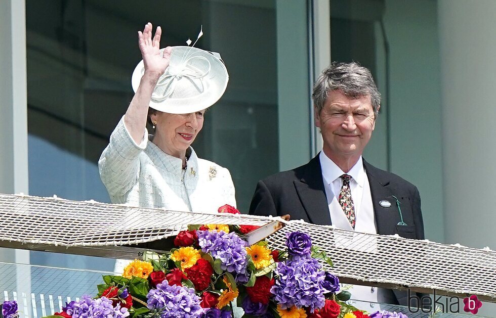 La Princesa Ana y Sir Timothy Laurence en el Derby de Epsom 2022 por el Jubileo de Platino