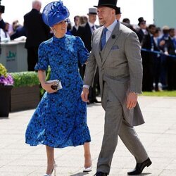 Zara Phillips y Mike Tindall en el Derby de Epsom 2022 por el Jubileo de Platino