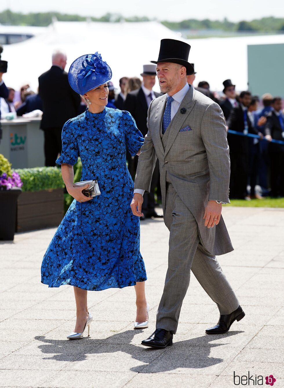 Zara Phillips y Mike Tindall en el Derby de Epsom 2022 por el Jubileo de Platino