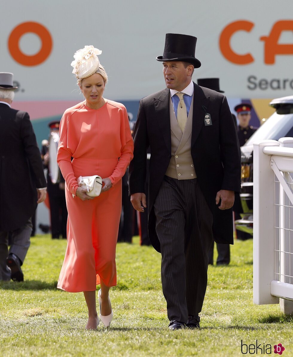 Peter Phillips y Lindsay Wallace en el Derby de Epsom 2022 por el Jubileo de Platino