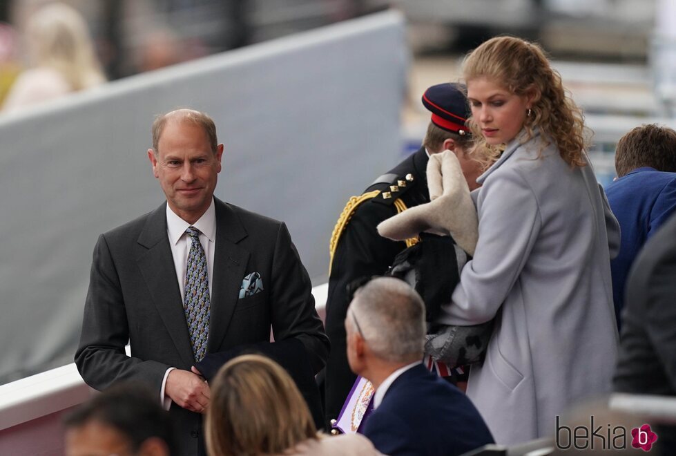 El Príncipe Eduardo y Lady Louise Mountbatten-Windsor en el concierto del Jubileo de Platino