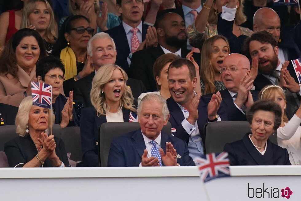 Camilla Parker, el PrÃ­ncipe Carlos y la Princesa Ana en el concierto del Jubileo de Platino