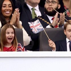 El Príncipe Jorge y la Princesa Carlota en el concierto del Jubileo de Platino