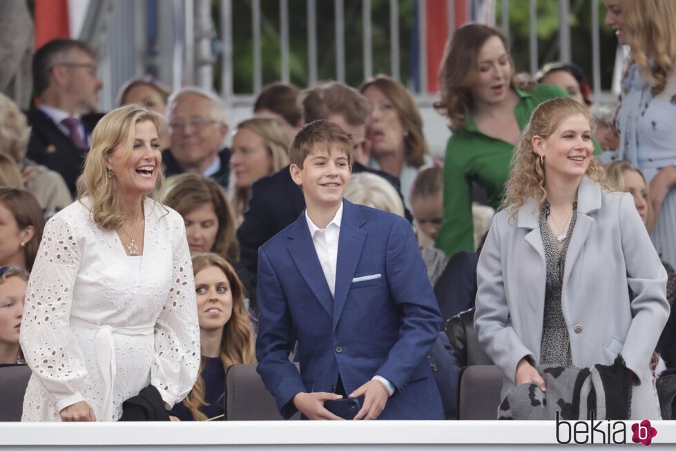 Sophie de Wessex y sus hijos Lady Louise y James Mountbatten-Windsor en el concierto del Jubileo de Platino