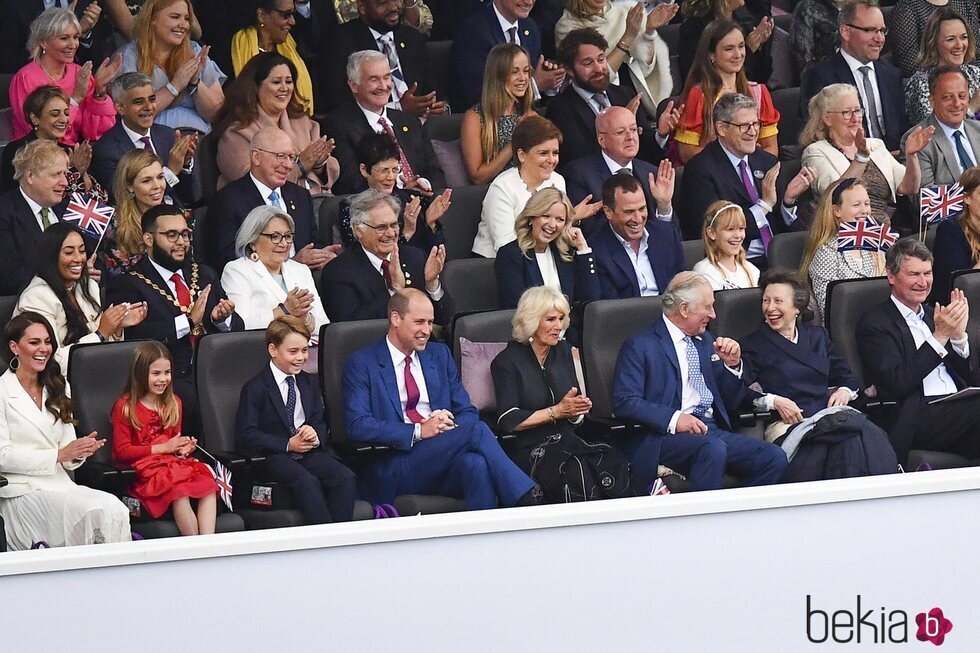 La Familia Real Británica en el concierto del Jubileo de Platino