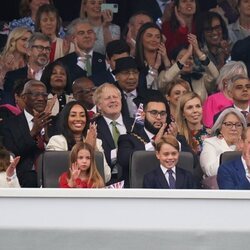 Los Duques de Cambridge, el Príncipe Jorge y la Princesa Carlota en el concierto del Jubileo de Platino