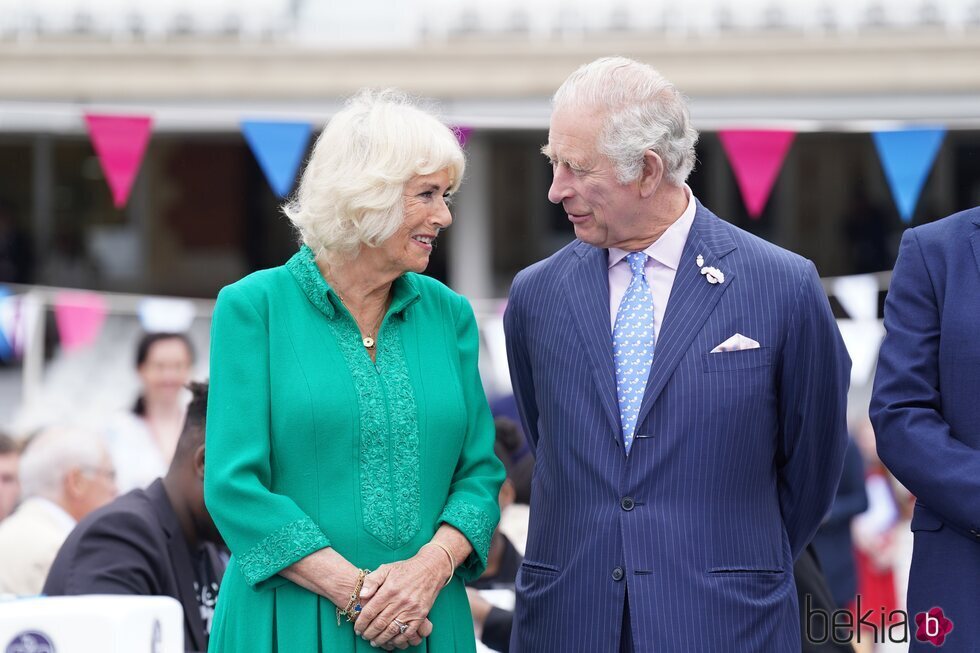 El Príncipe Carlos y Camilla Parker en the Big Jubilee Lunch por el Jubileo de Platino