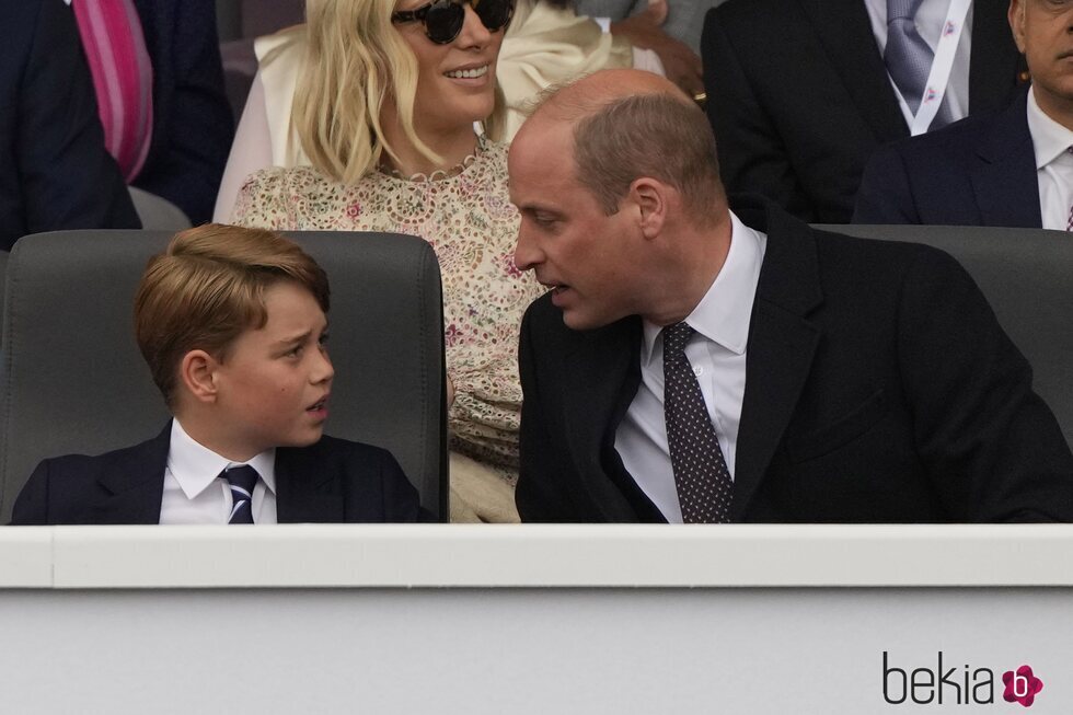 El Príncipe Guillermo y el Príncipe Jorge en el Desfile del Jubileo de Platino