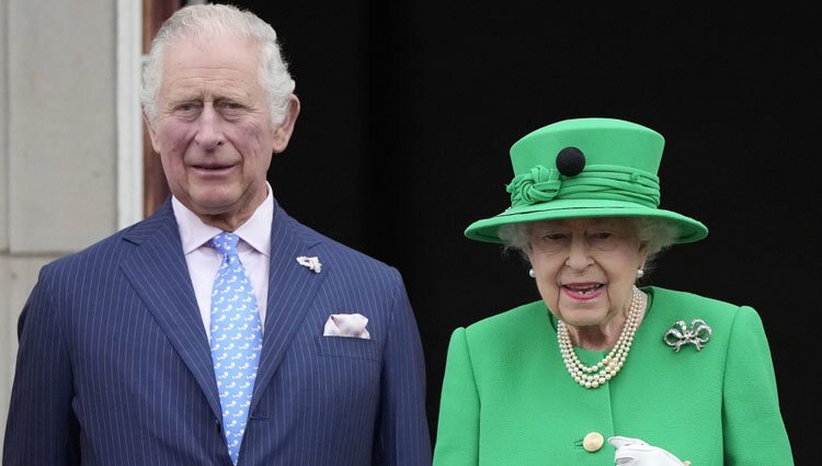 La Reina Isabel y el Príncipe Carlos en el final de los actos por el Jubileo de Platino