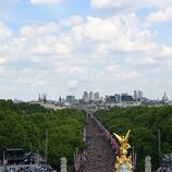 Los aviones de la RAF pintan en el cielo un 70 en honor a la Reina Isabel en Trooping the Colour 2022 por el Jubileo de Platino