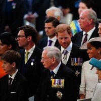 El Príncipe Harry y Meghan Markle y Eugenia de York y Jack Brooksbank en el Jubileo de Platino