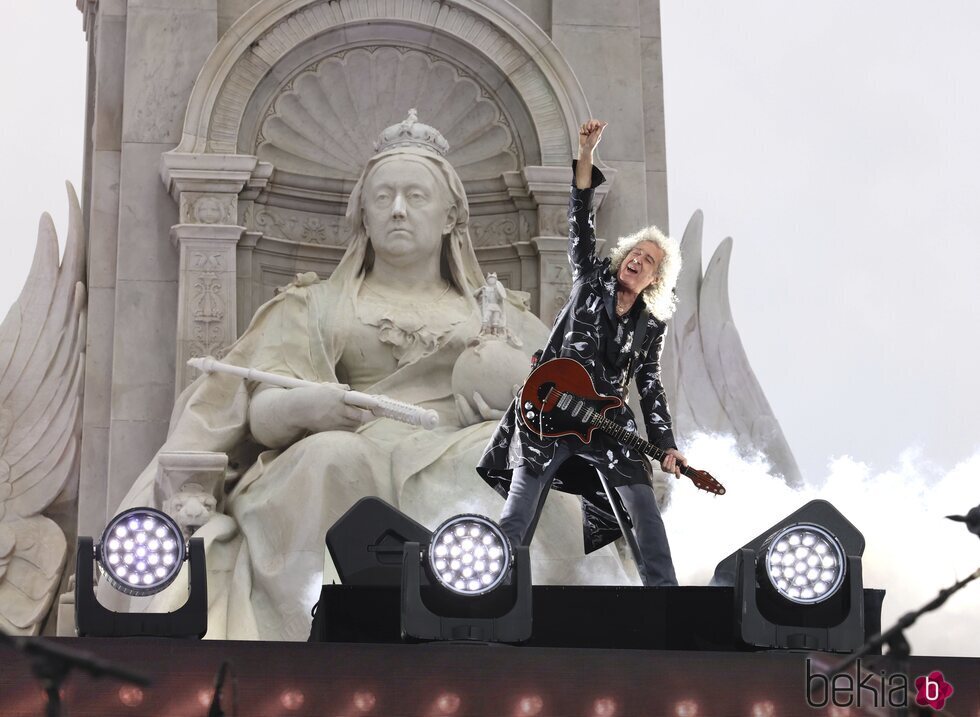 Brian May de Queen en el Concierto del Jubileo de Platino