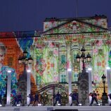 Una imagen de la Reina Isabel proyectada en Buckingham Palace en el concierto del Jubileo de Platino