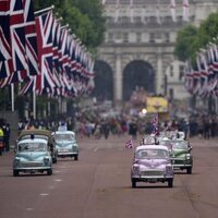 Coches por The Mall en el Desfile del Jubileo de Platino