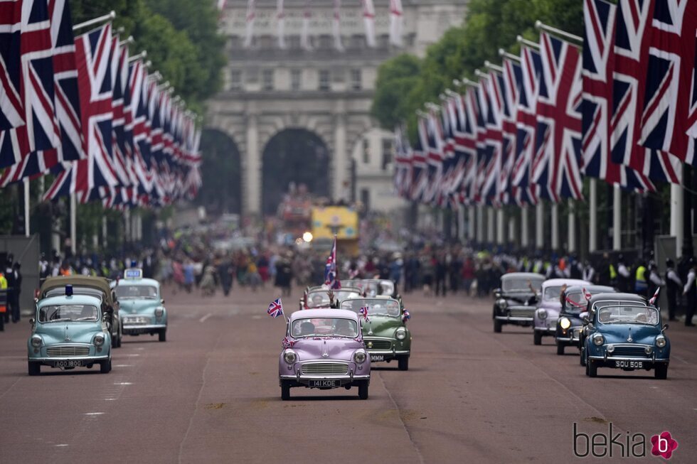 Coches por The Mall en el Desfile del Jubileo de Platino