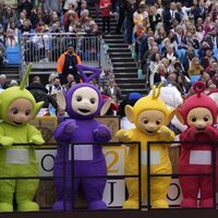 Los Teletubbies y Paddington en el Desfile por el Jubileo de Platino