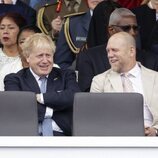 Boris Johnson y Mike Tindall en el Desfile del Jubileo de Platino