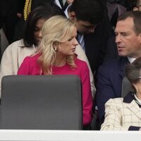 Princesa Ana, Peter Phillips y Lindsay Wallace en el Desfile del Jubileo de Platino