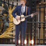 Ed Sheeran en su actuación en el Desfile del Jubileo de Platino