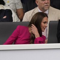 Kate Middleton y el Príncipe Luis muy inquieto en el Desfile del Jubileo de Platino