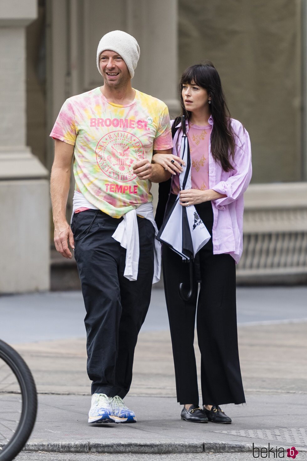 Chris Martin y Dakota Johnson paseando por Nueva York