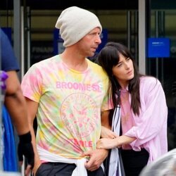 Chris Martin y Dakota Johnson, muy cómplices paseando por Nueva York