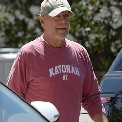 Bruce Willis paseando por Los Angeles