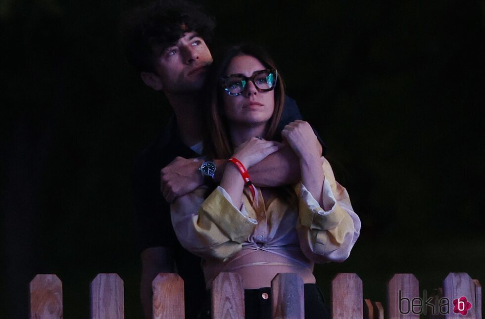 Blanca Suárez y Javier Rey, muy cariñosos en el concierto de Love of Lesbian