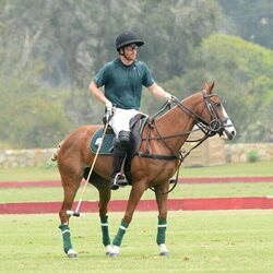 El Príncipe Harry jugando al polo tras su regreso de Reino Unido