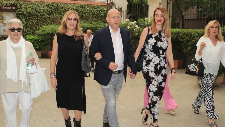 Lola Herrera, Belén Rodríguez, Gustavo y mujer y Rosa Benito en el funeral en memoria de Jesús Mariñas