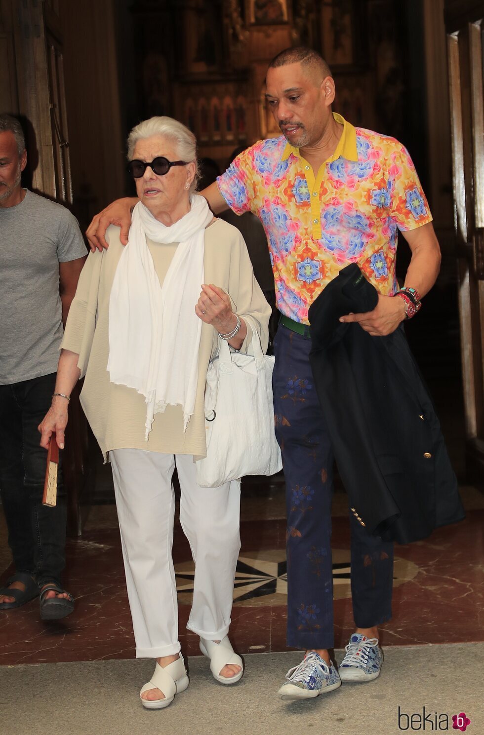 Lola Herrera y Elio Valderrama en el funeral en memoria de Jesús Mariñas