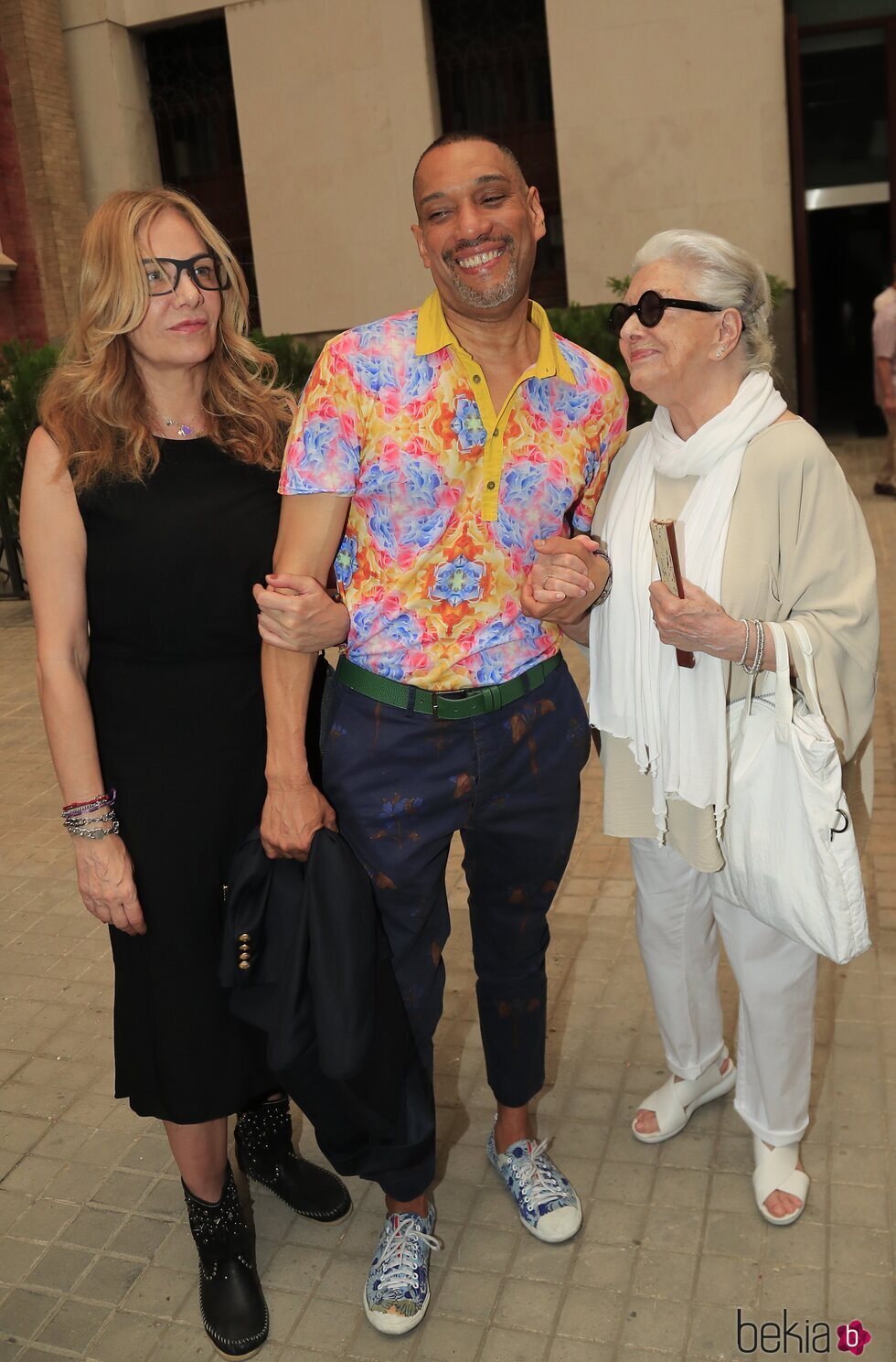 Belén Rodríguez, Lola Herrera y Elio Valderrama en el funeral en memoria de Jesús Mariñas