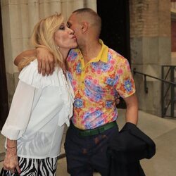 Rosa Benito y Elio Valderrama en el funeral en memoria de Jesús Mariñas