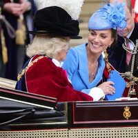 Kate Middleton sonríe a Camilla Parker en el Día de la Jarretera 2022