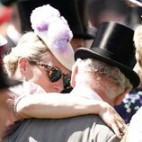 El Príncipe Carlos y Zara Phillips, muy cómplices en Ascot 2022