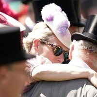 El Príncipe Carlos y Zara Phillips, muy cómplices en Ascot 2022