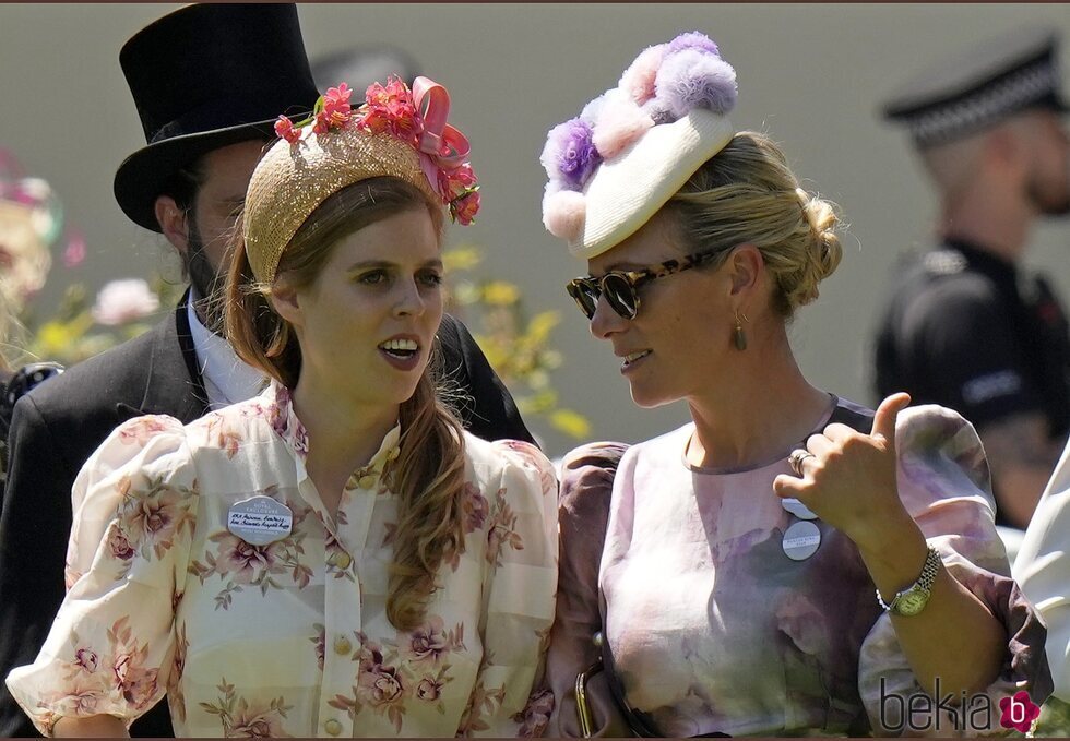 Beatriz de York y Zara Phillips en Ascot 2022