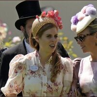 Beatriz de York y Zara Phillips en Ascot 2022